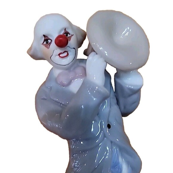 Porcelain Smiling Circus Clown And Dog Figurine 8.75" Tall 4.25" Wide Blue White - Picture 2 of 10
